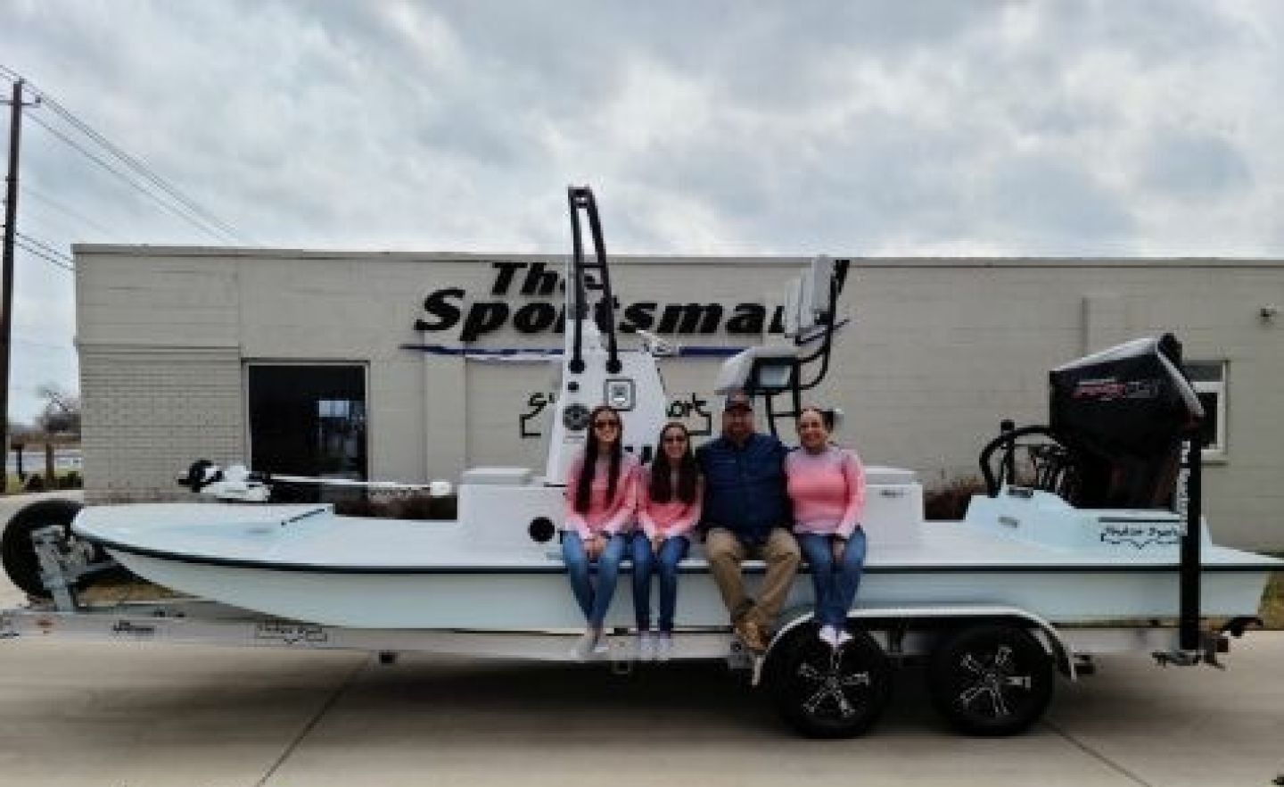 Motorboat (engine-powered)
