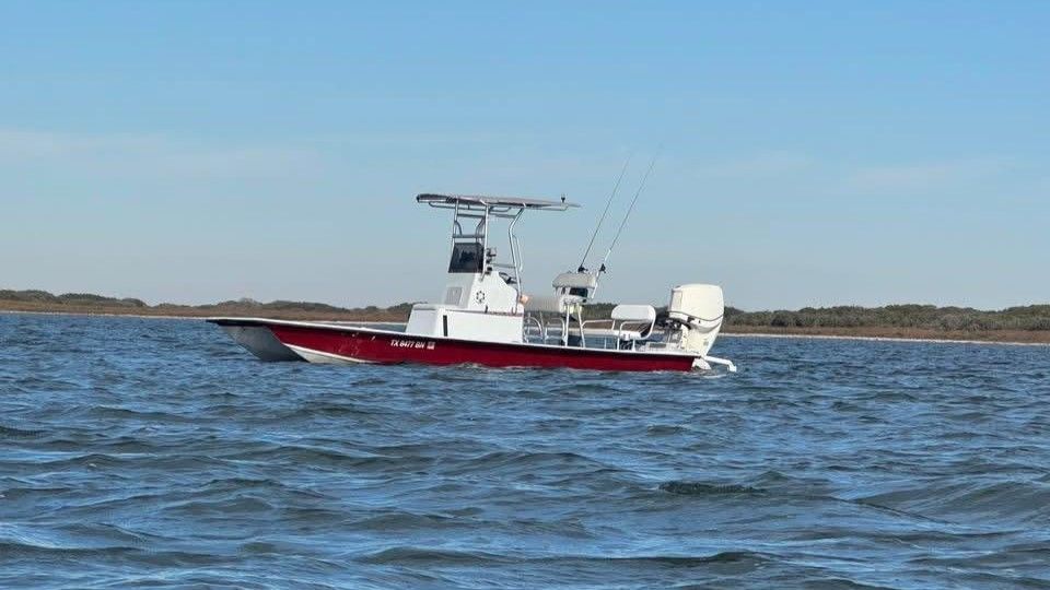 Motorboat (engine-powered)