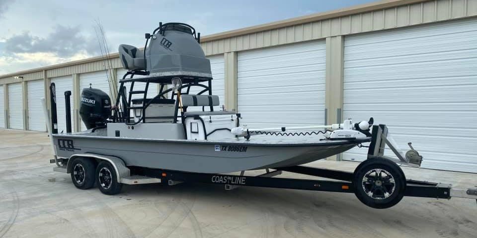 Motorboat (engine-powered)