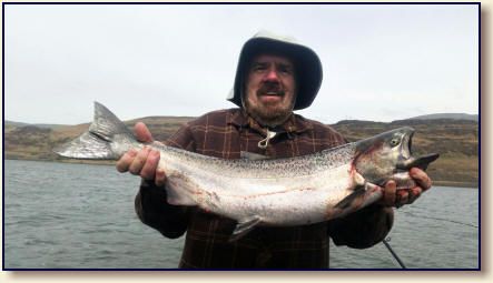   Mid Columbia River Guide Service Fishing Charters Washington | Full Day Charter Trip fishing Offshore
