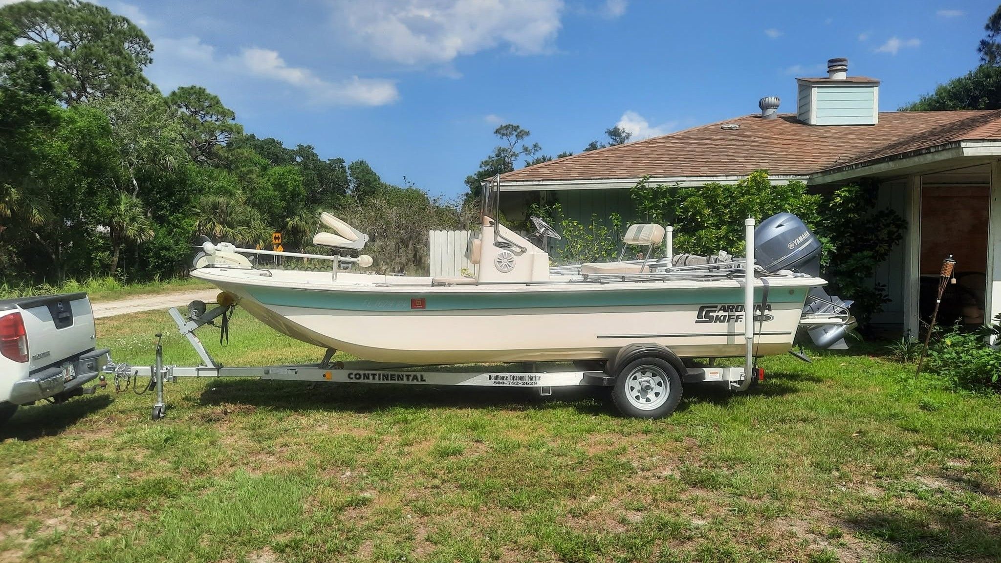 Motorboat (engine-powered)