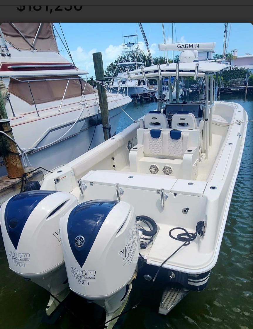 Motorboat (engine-powered)