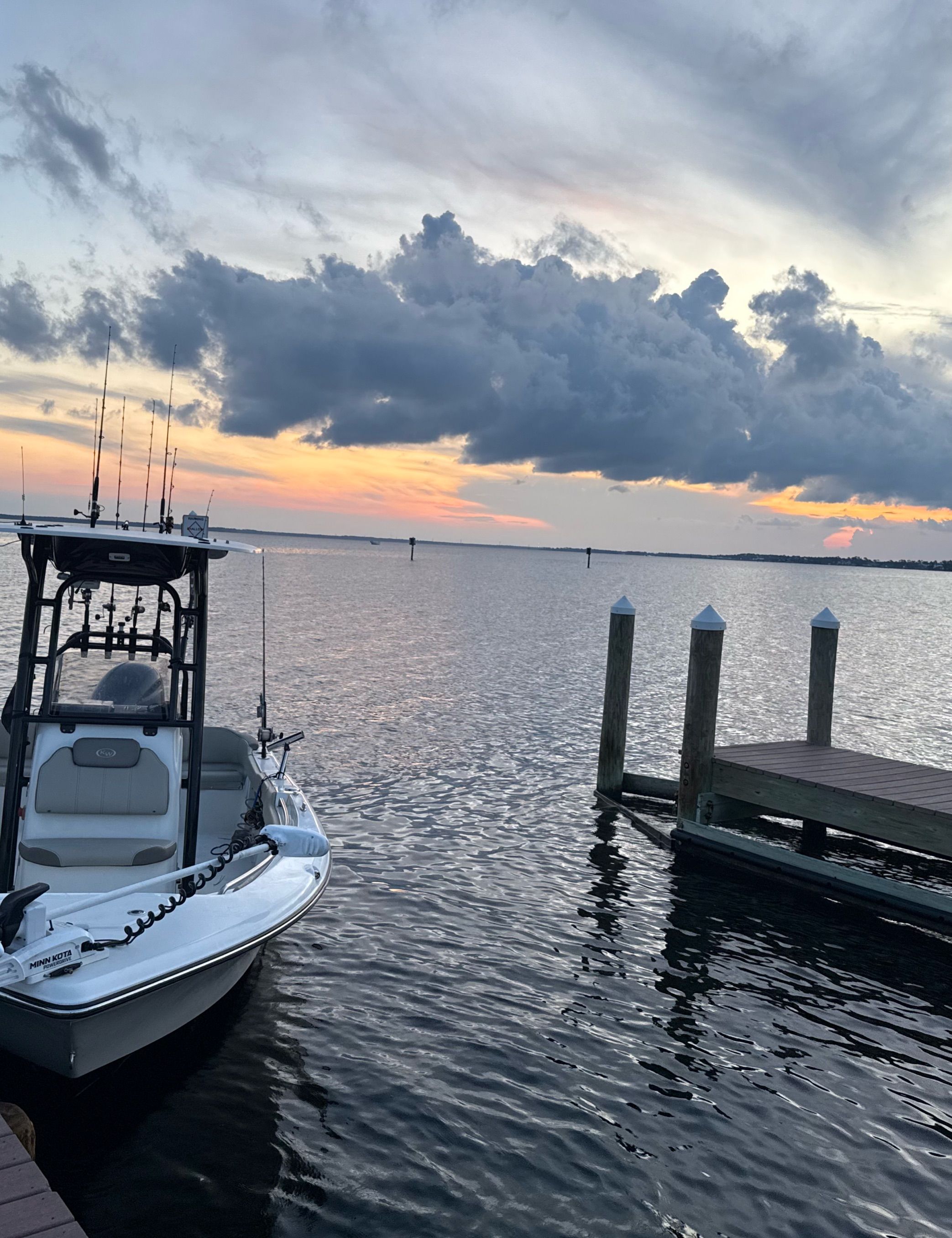 Motorboat (engine-powered)