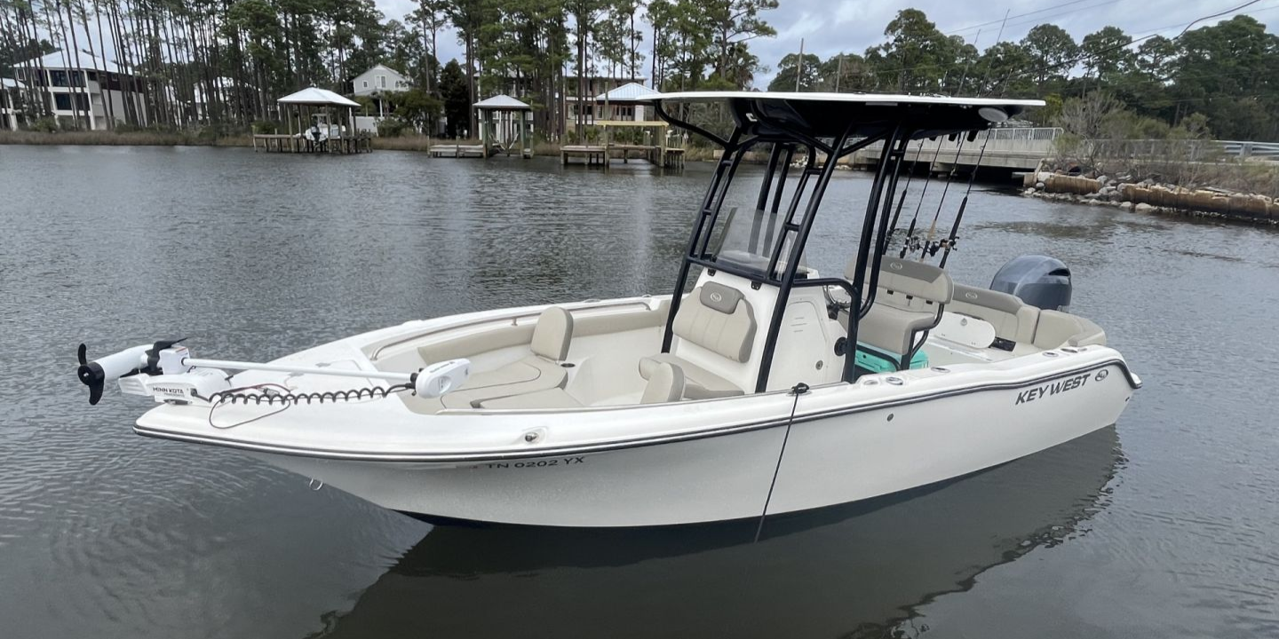 Motorboat (engine-powered)