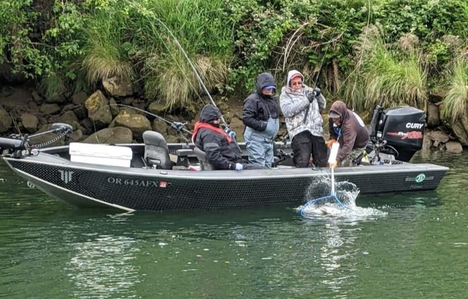 Motorboat (engine-powered)