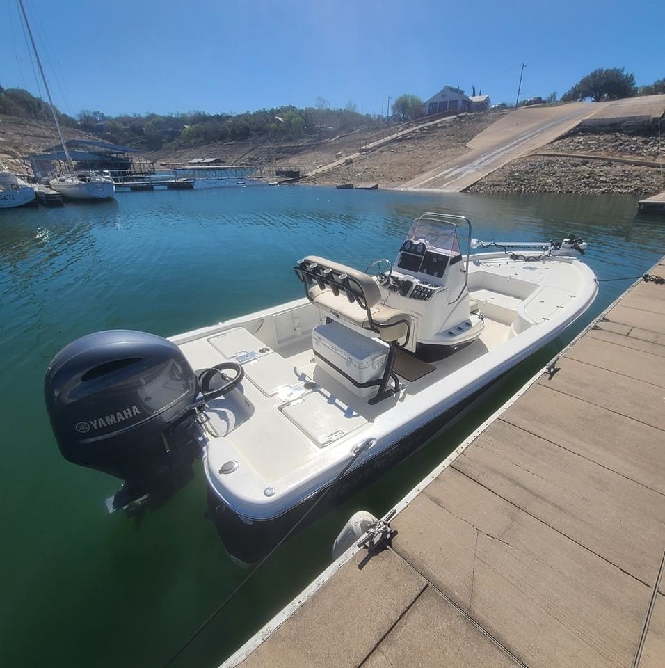 Motorboat (engine-powered)