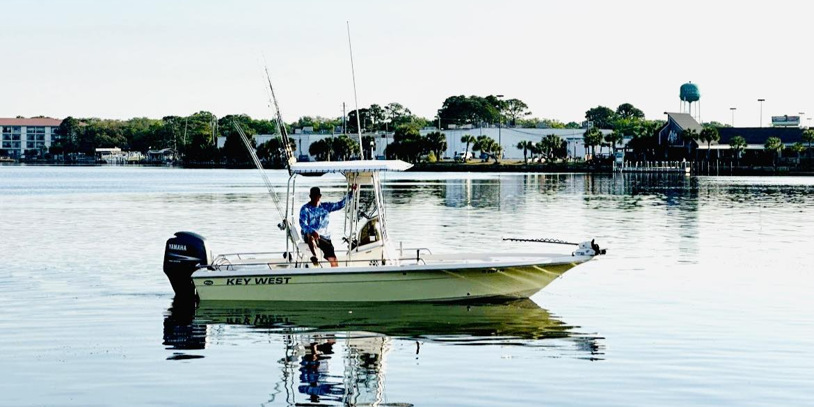 Motorboat (engine-powered)