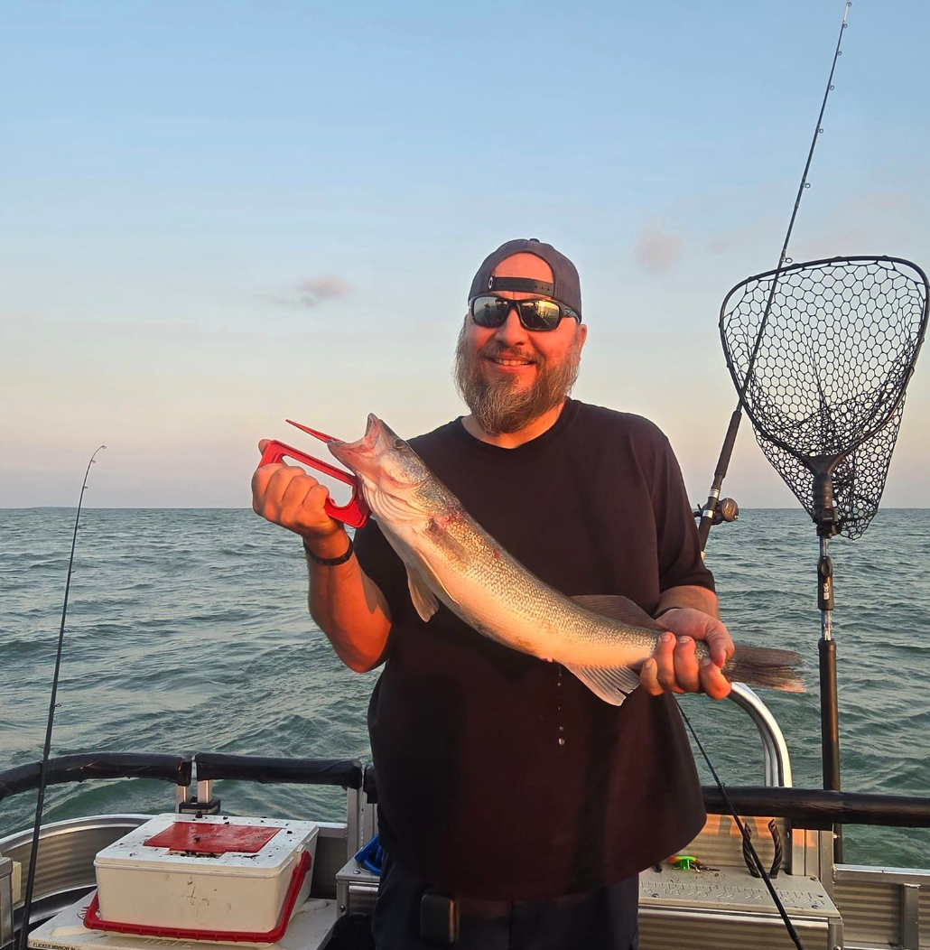 Savage Pursuit Guide Service  EXECUTIVE CHARTER TRIPS| 6 Hour Charter Trip - Oak Harbor  fishing Lake