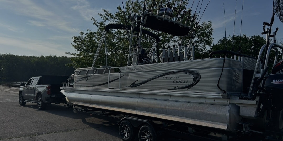 Motorboat (engine-powered)