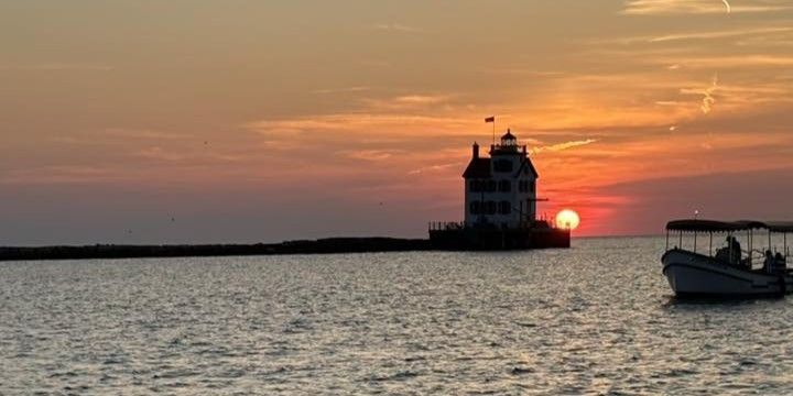 Lake Erie Sunset Cruise: 2-Hour Private Tour