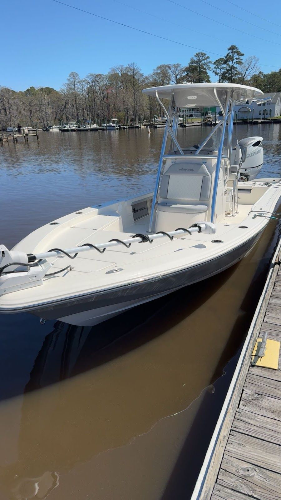 Motorboat (engine-powered)