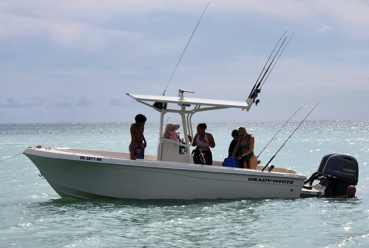 Motorboat (engine-powered)