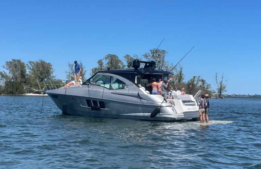 Motorboat (engine-powered)