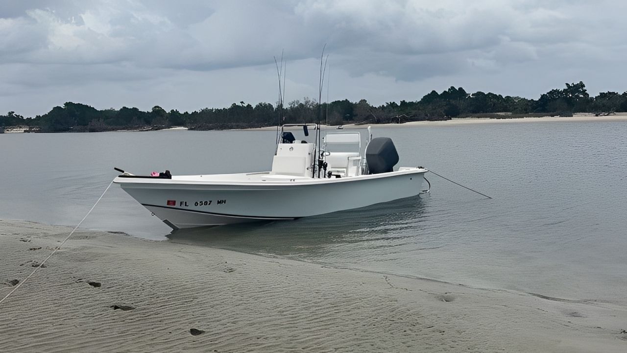 Motorboat (engine-powered)