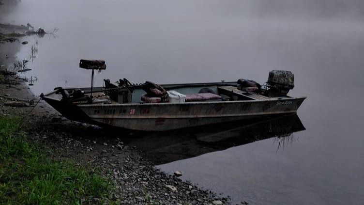 Motorboat (engine-powered)