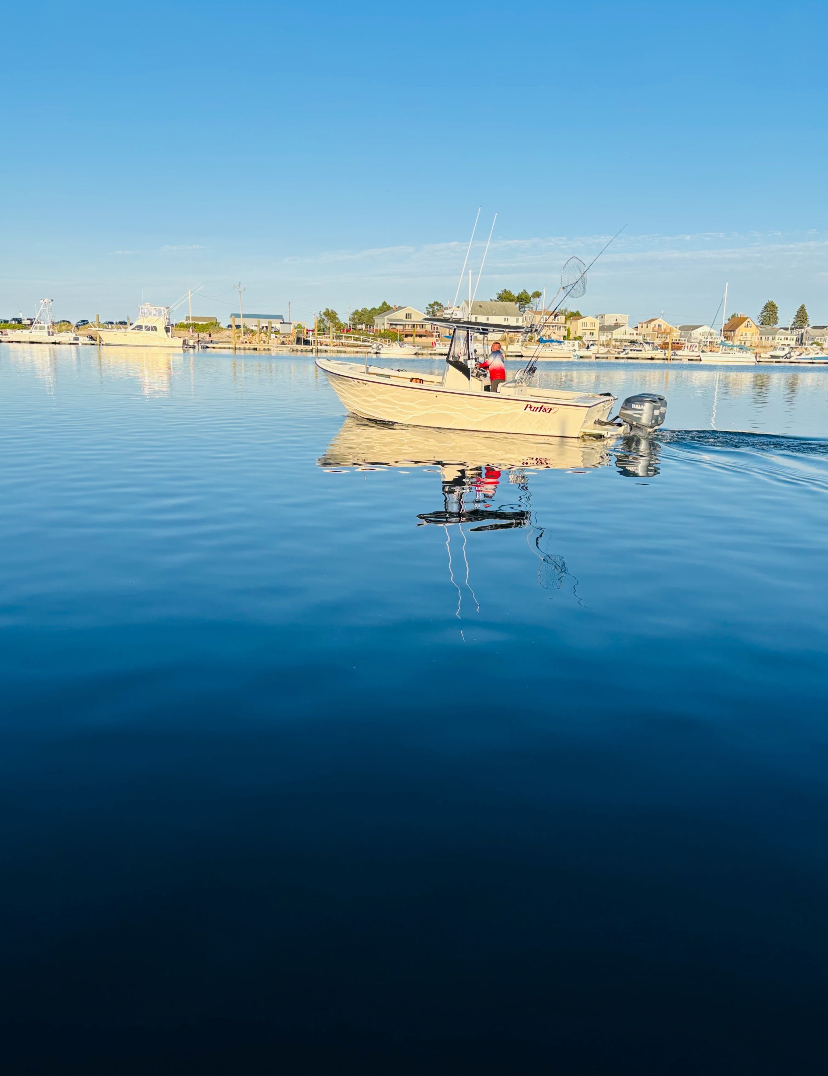 Motorboat (engine-powered)