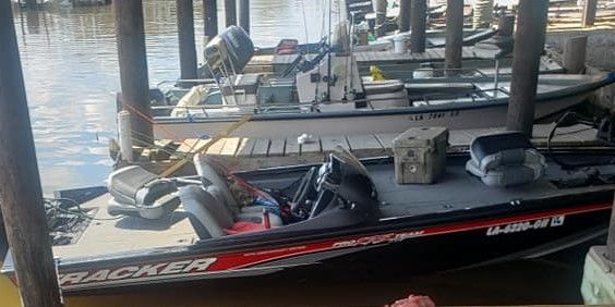 Motorboat (engine-powered)
