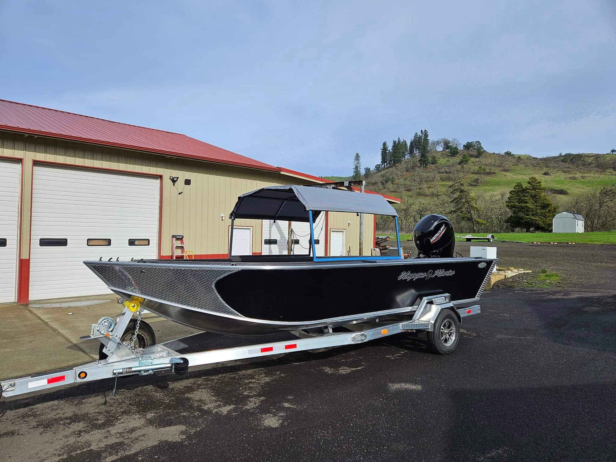 Motorboat (engine-powered)