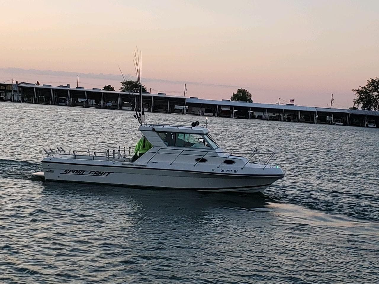 Motorboat (engine-powered)