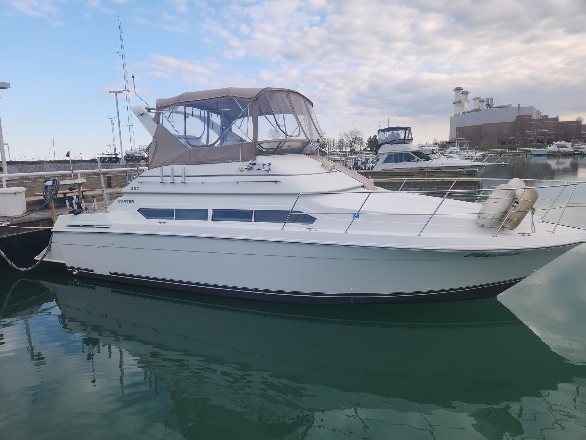 Motorboat (engine-powered)