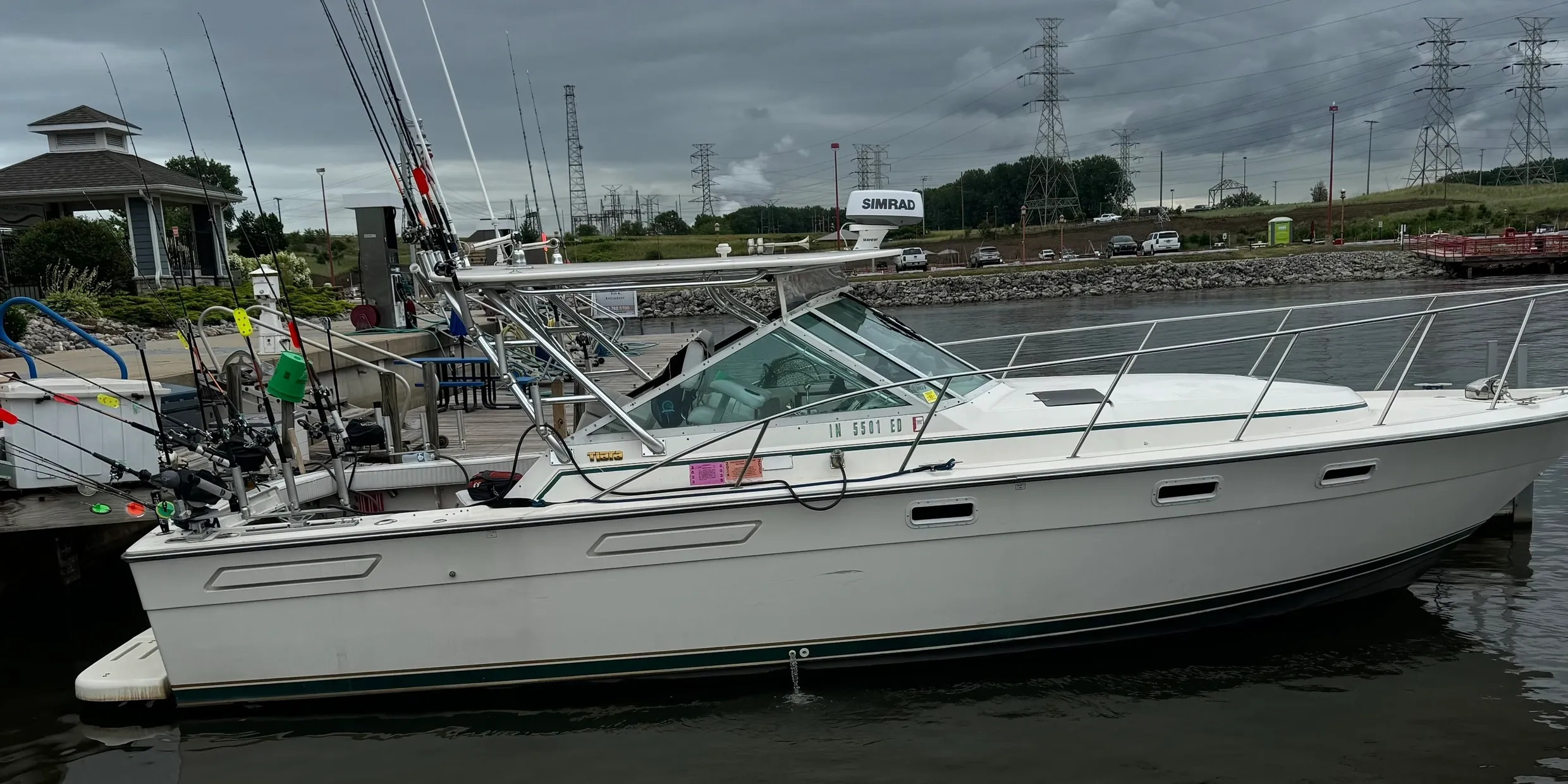Motorboat (engine-powered)