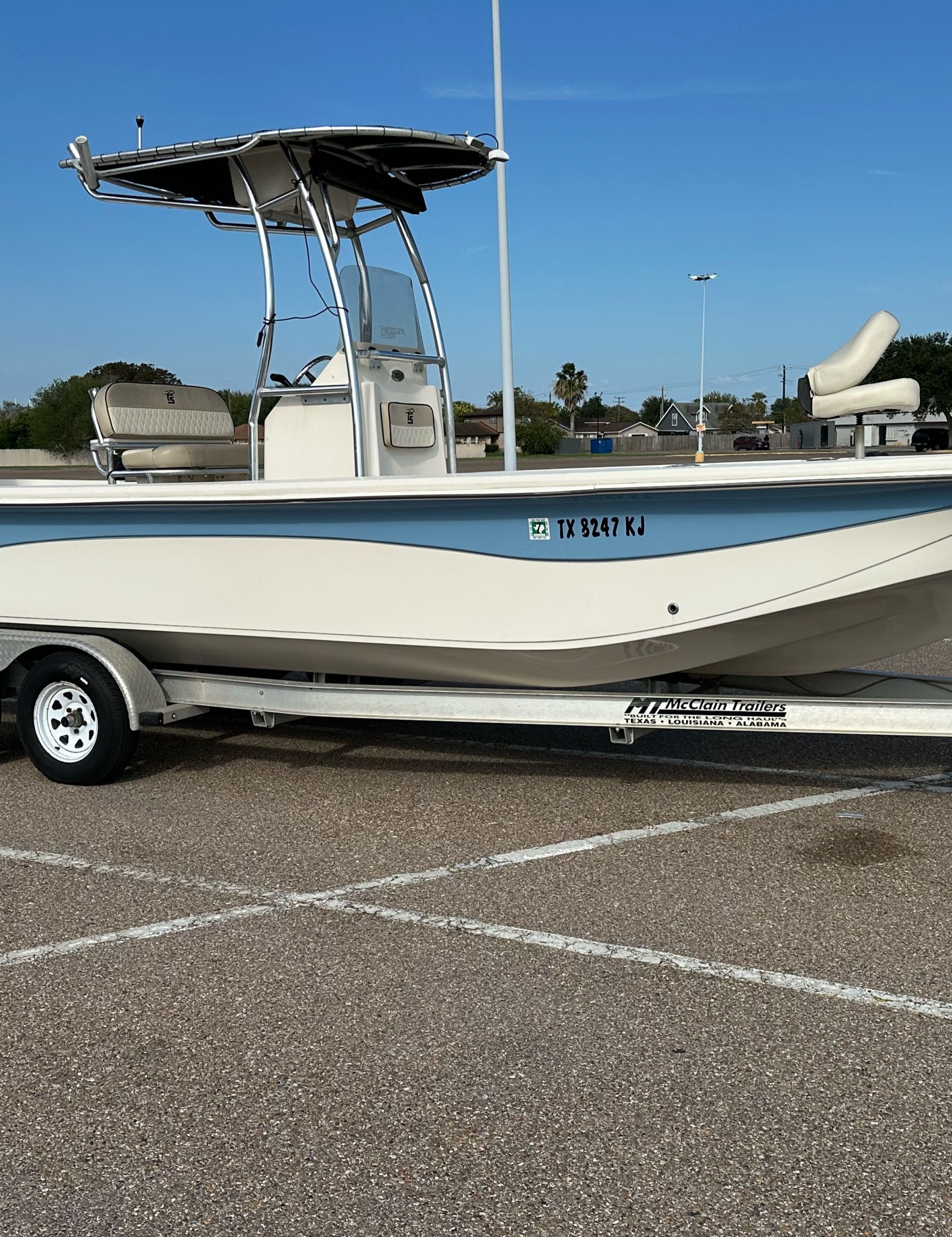 Motorboat (engine-powered)