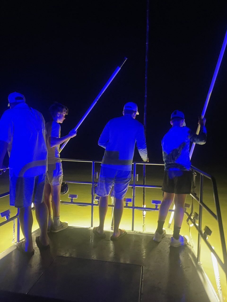 Motorboat (engine-powered)