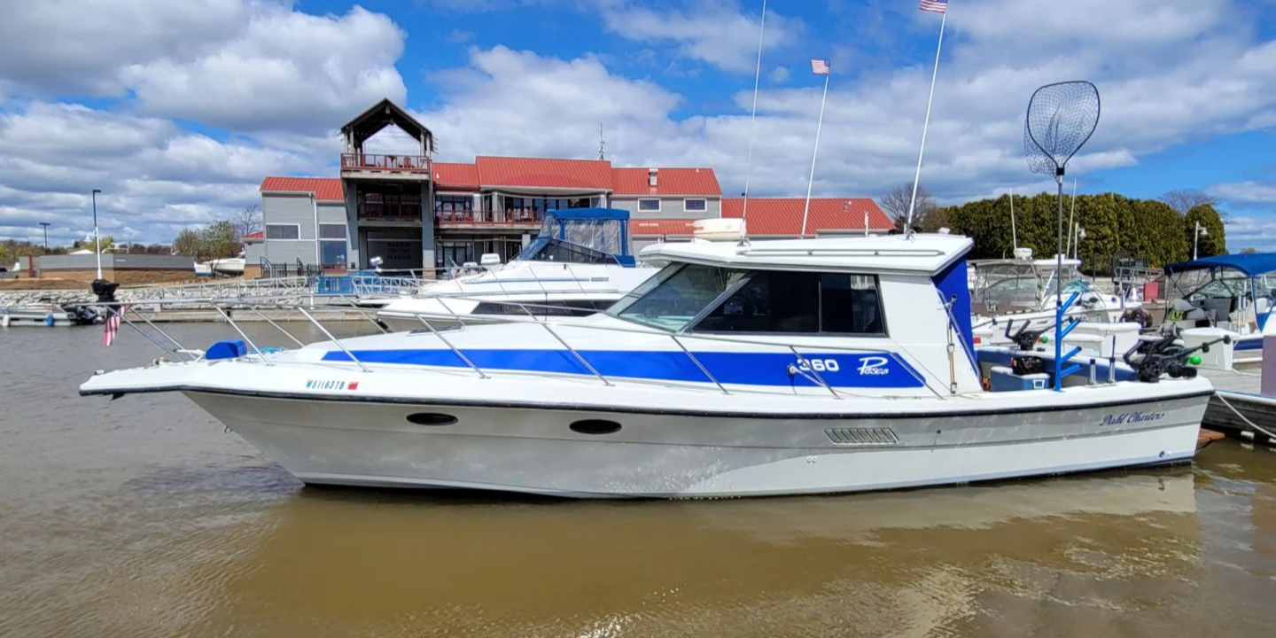 Motorboat (engine-powered)