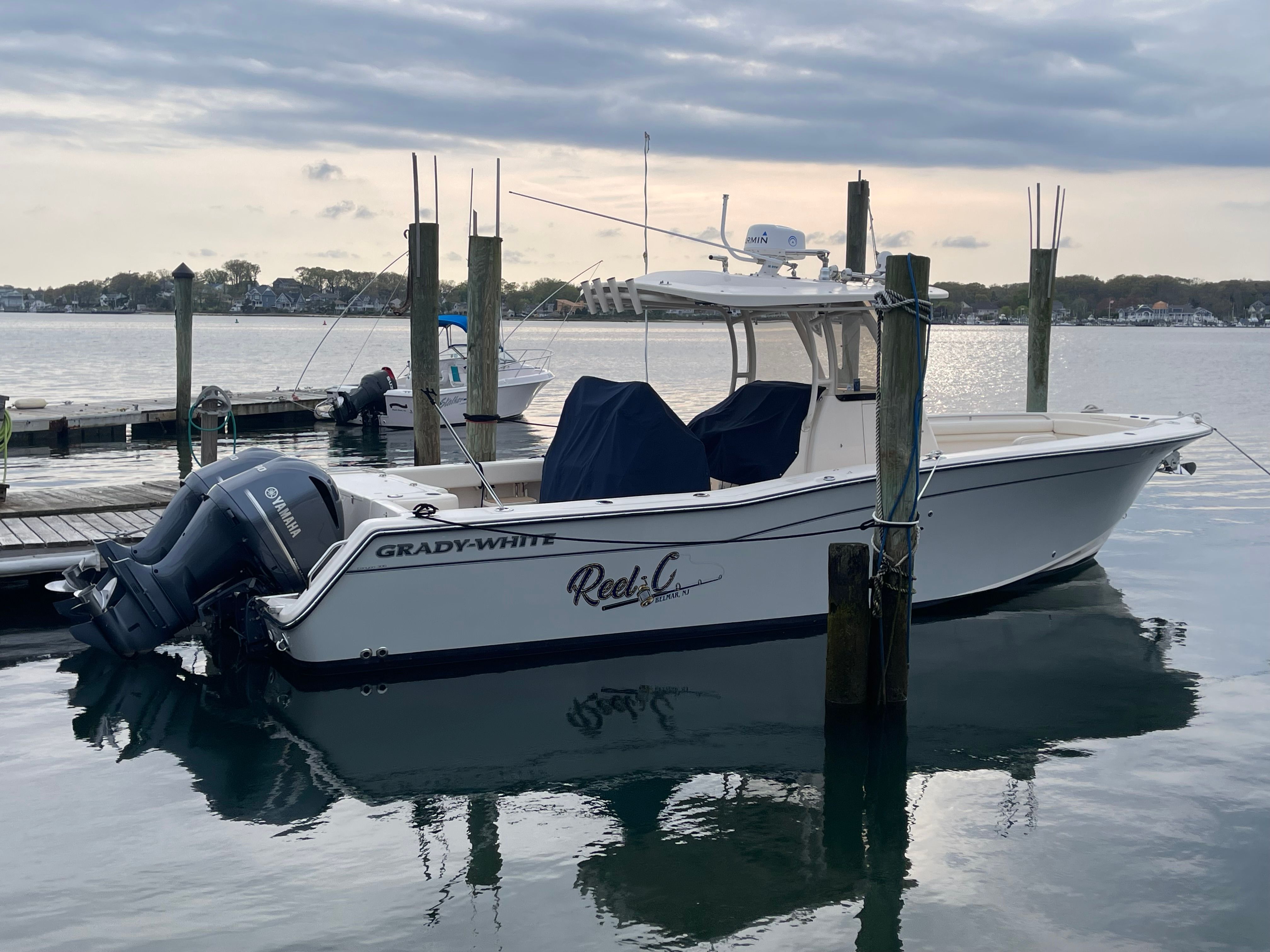 Motorboat (engine-powered)