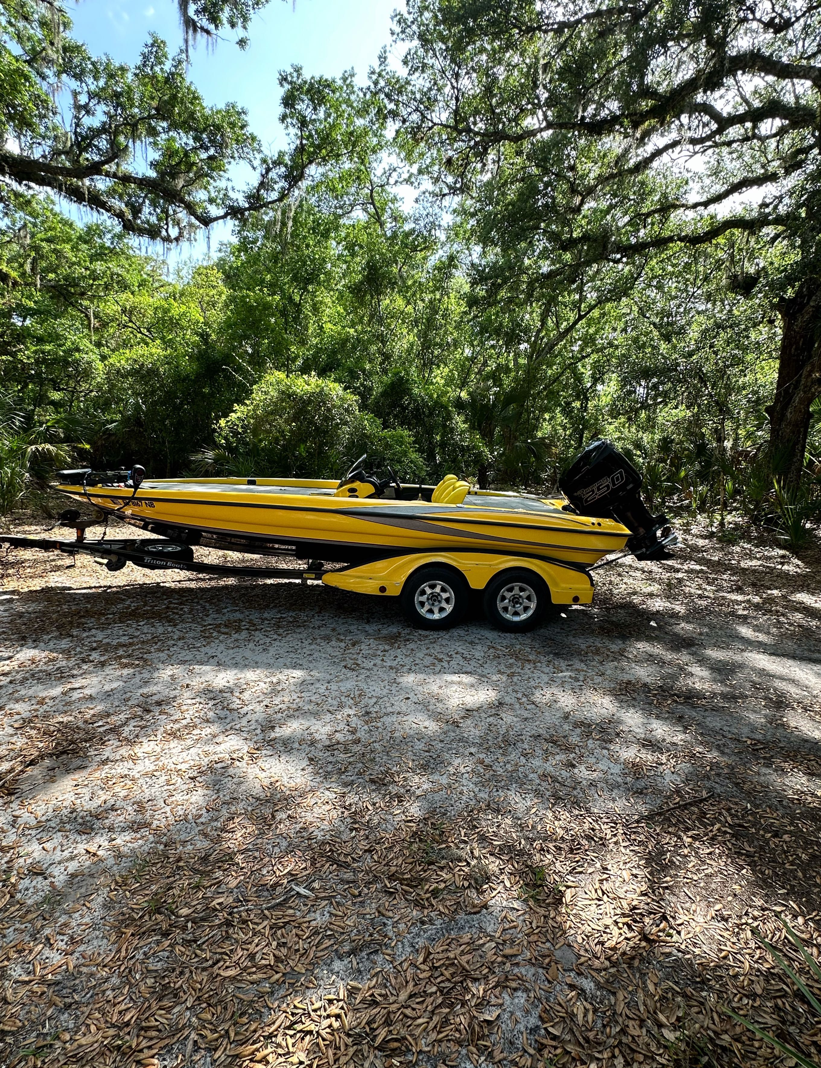 Motorboat (engine-powered)