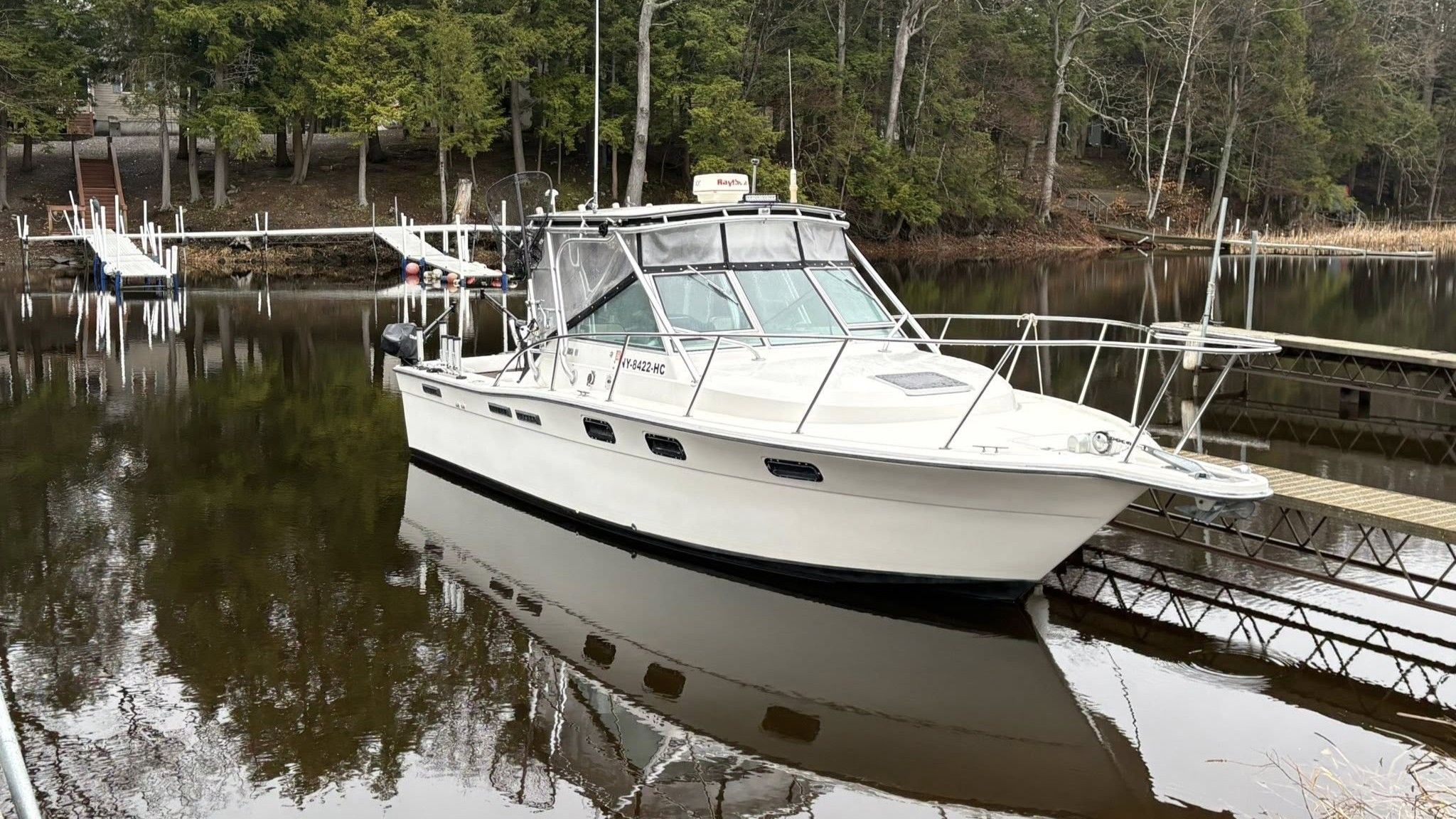 Motorboat (engine-powered)