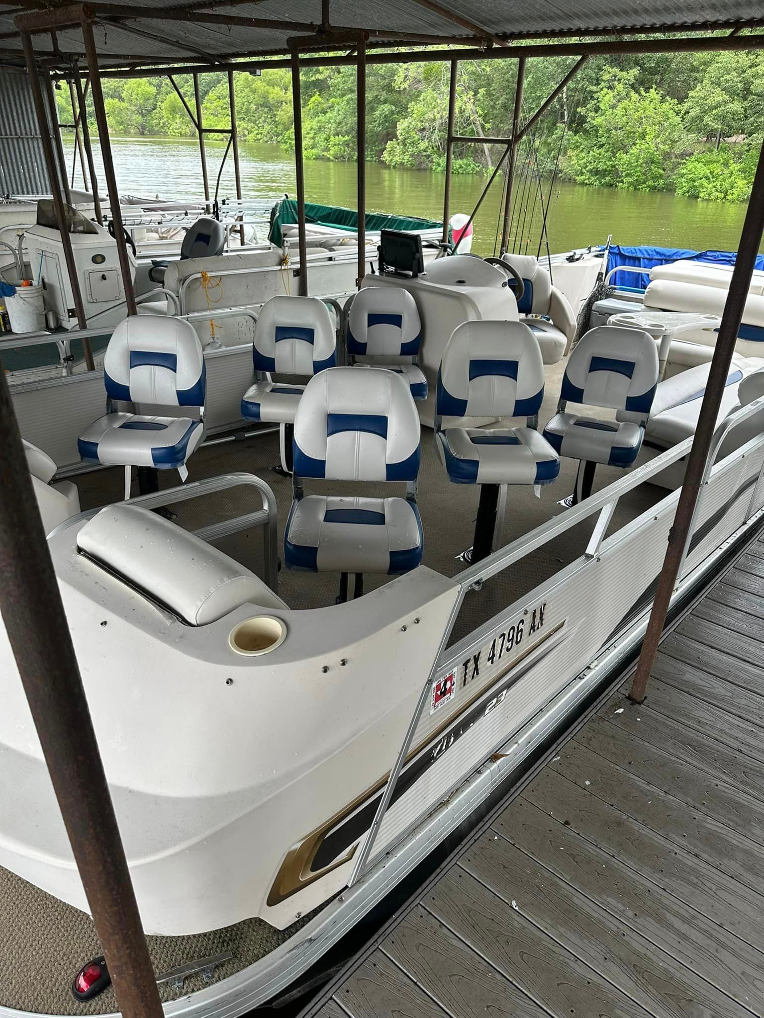 Motorboat (engine-powered)