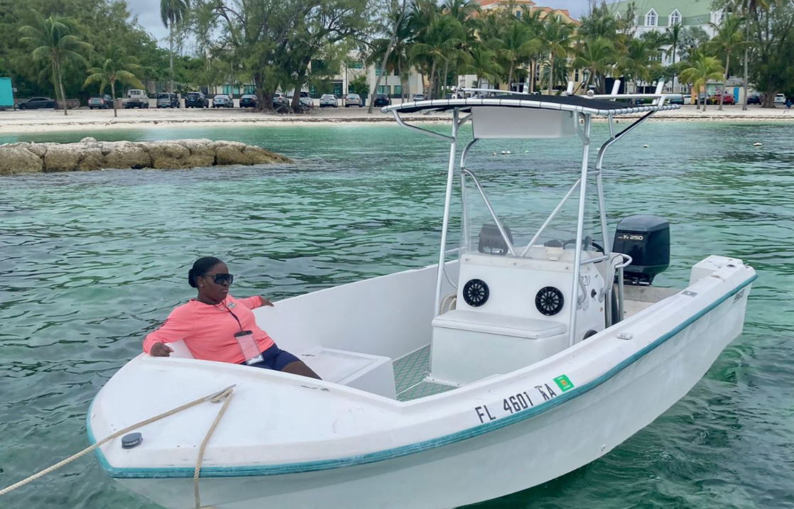 Motorboat (engine-powered)