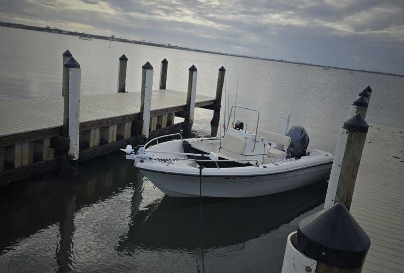 Motorboat (engine-powered)