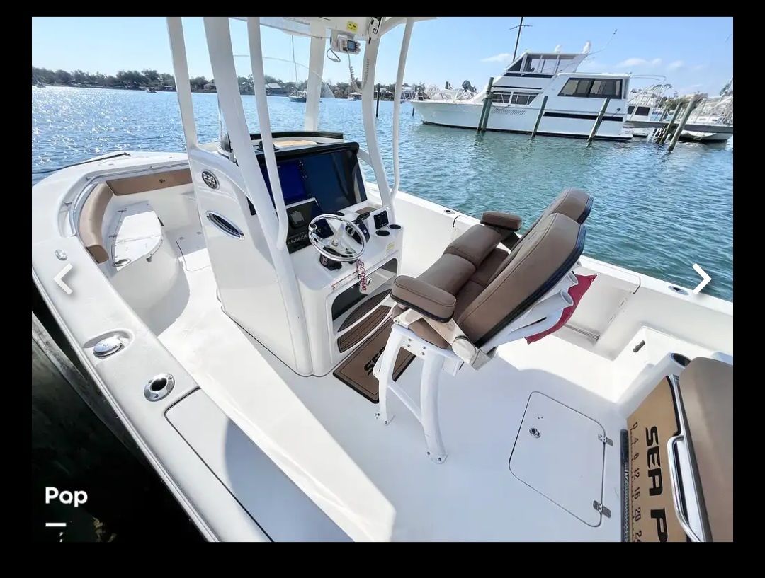 Motorboat (engine-powered)