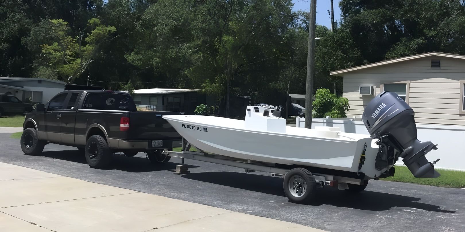 Motorboat (engine-powered)