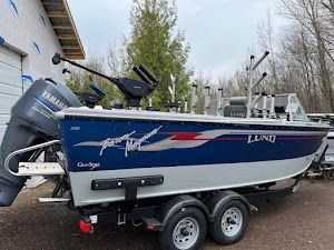 Motorboat (engine-powered)