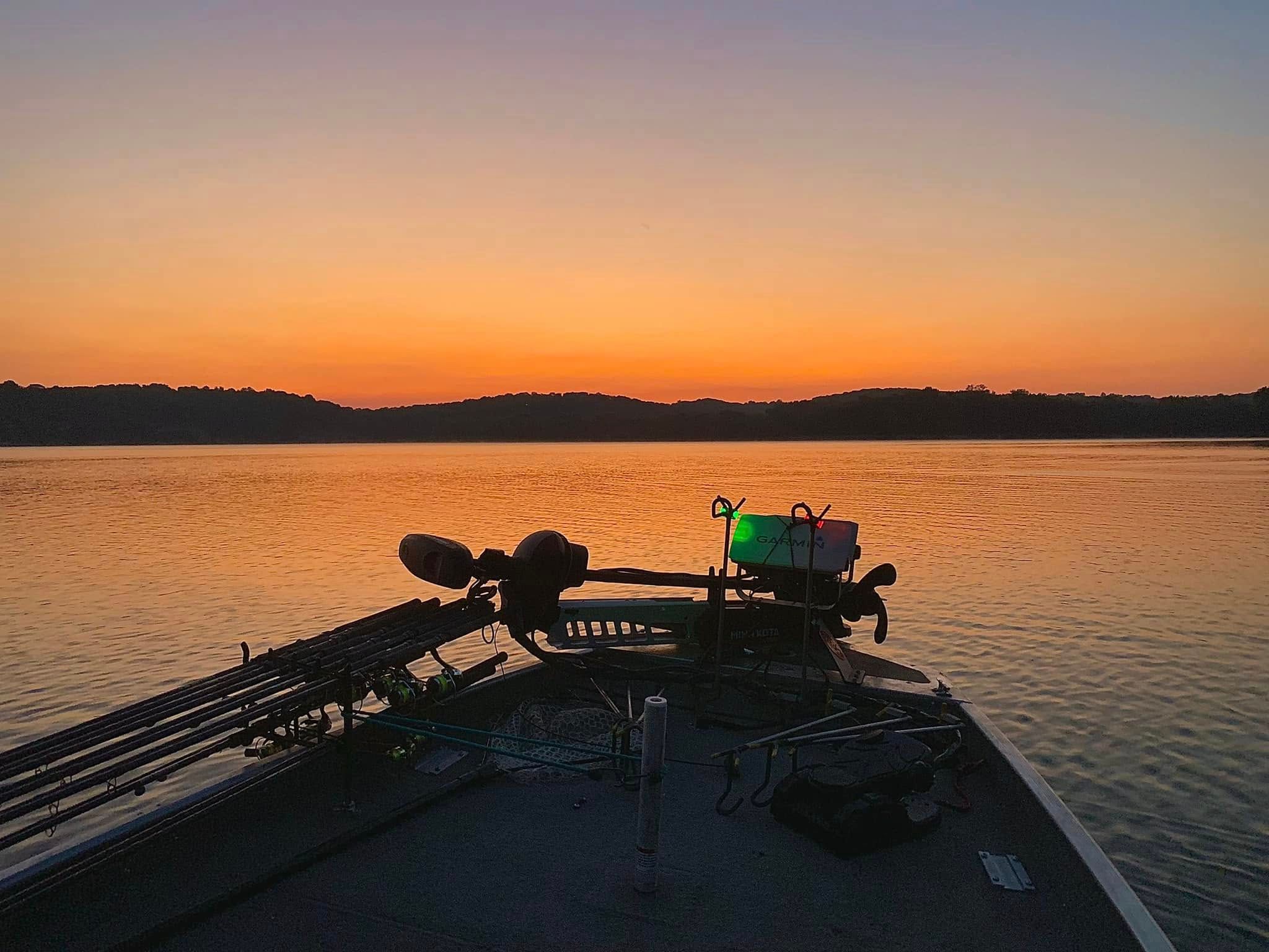 Motorboat (engine-powered)