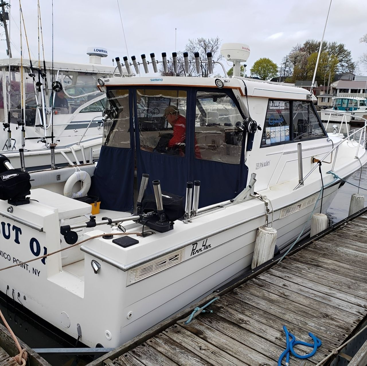 Motorboat (engine-powered)