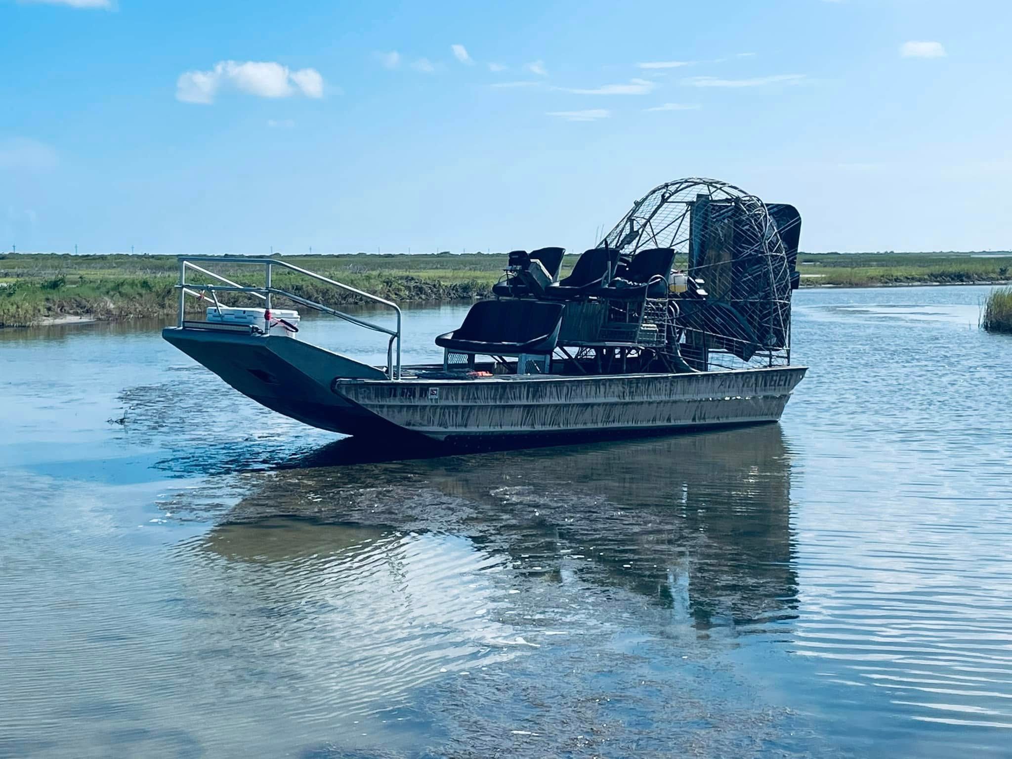 Motorboat (engine-powered)