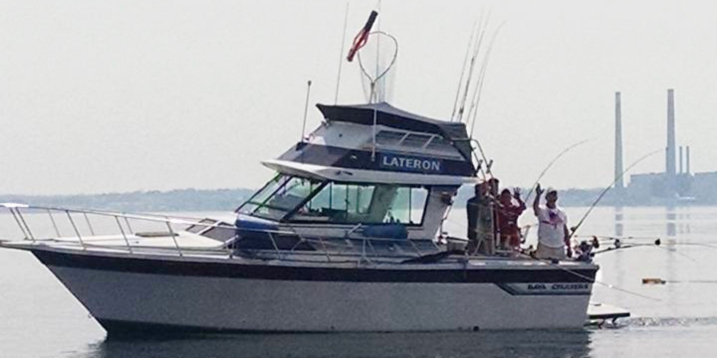 Motorboat (engine-powered)