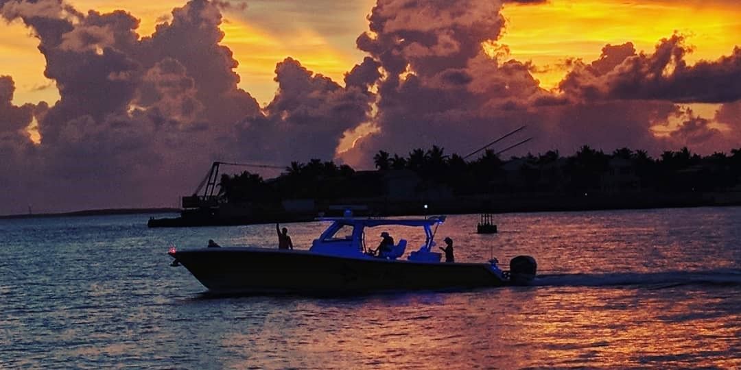 Motorboat (engine-powered)