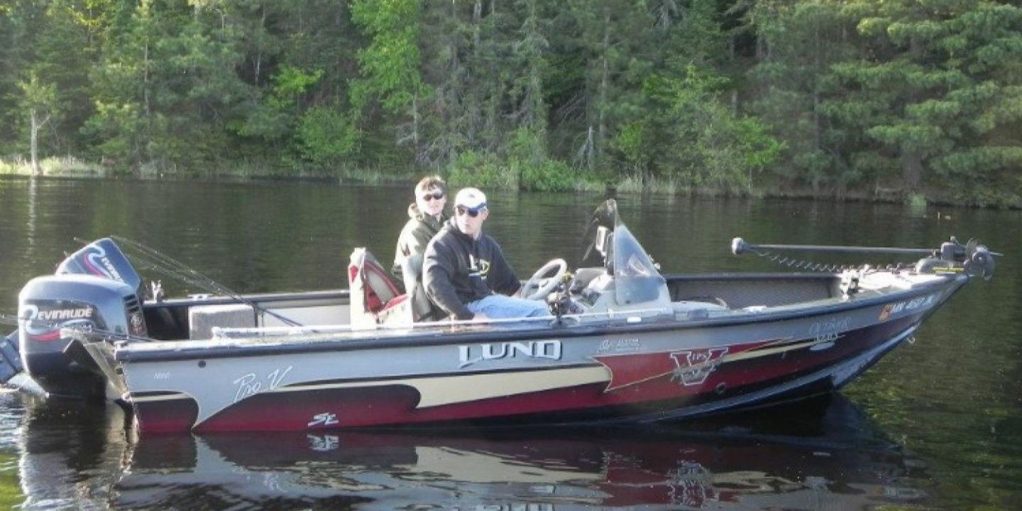 Motorboat (engine-powered)