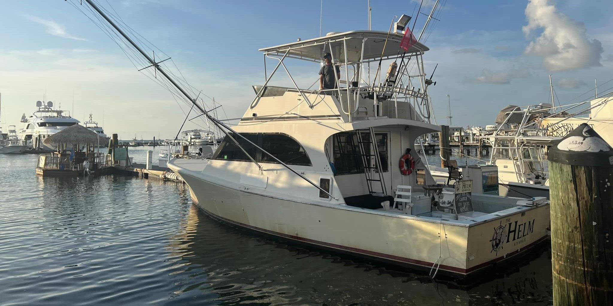 Motorboat (engine-powered)