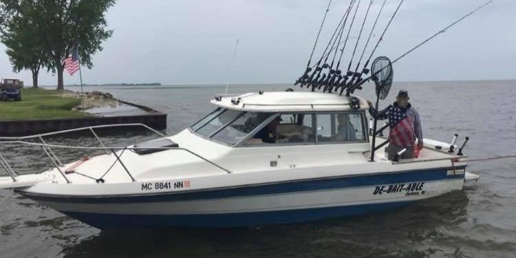 Motorboat (engine-powered)
