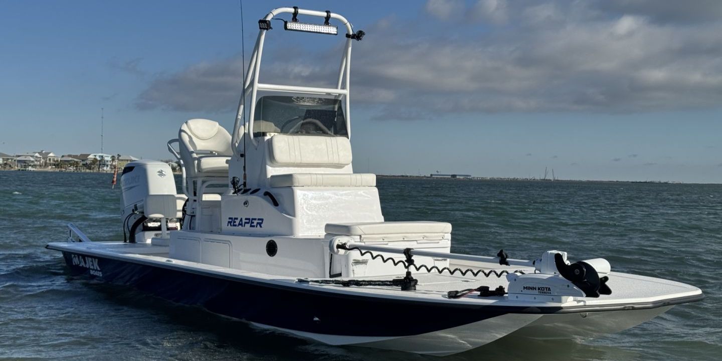 Motorboat (engine-powered)
