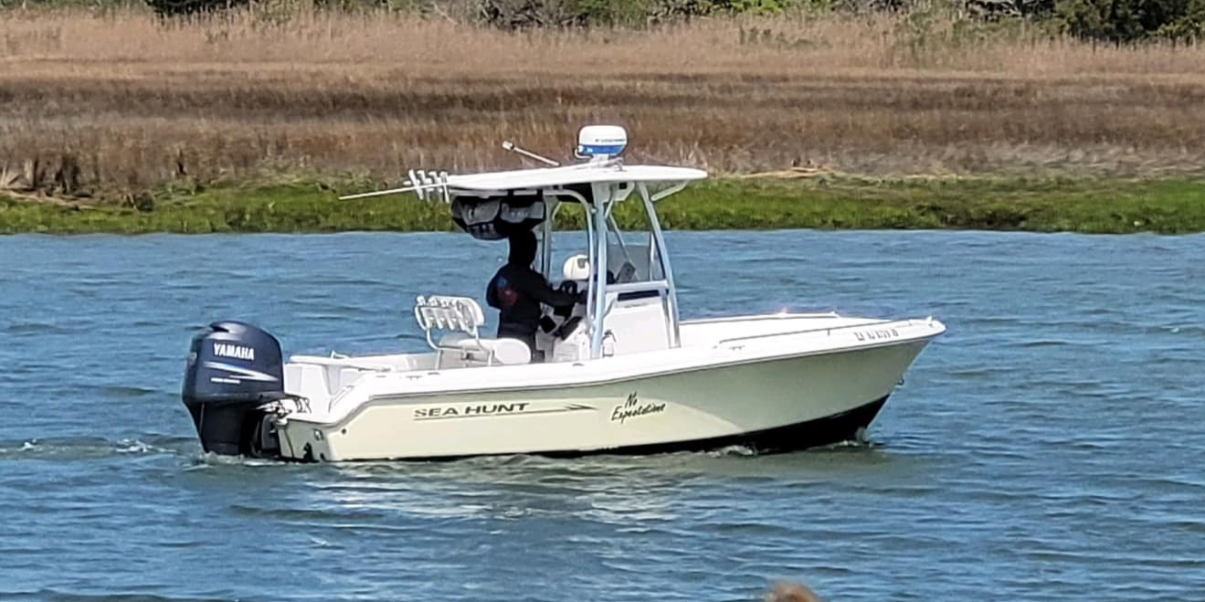Motorboat (engine-powered)