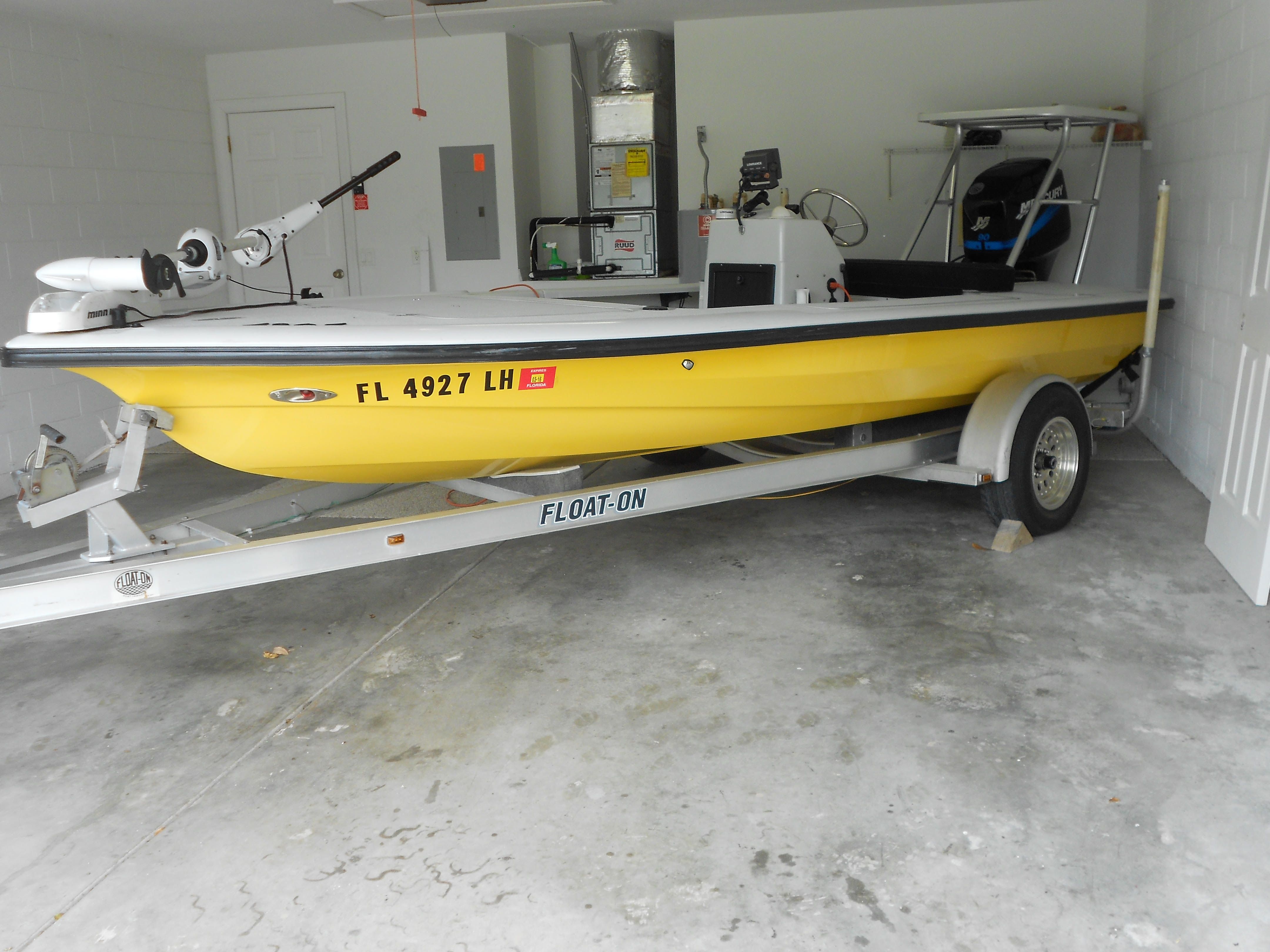 Motorboat (engine-powered)