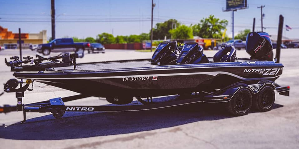Motorboat (engine-powered)
