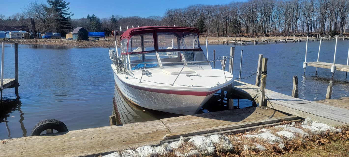 Motorboat (engine-powered)
